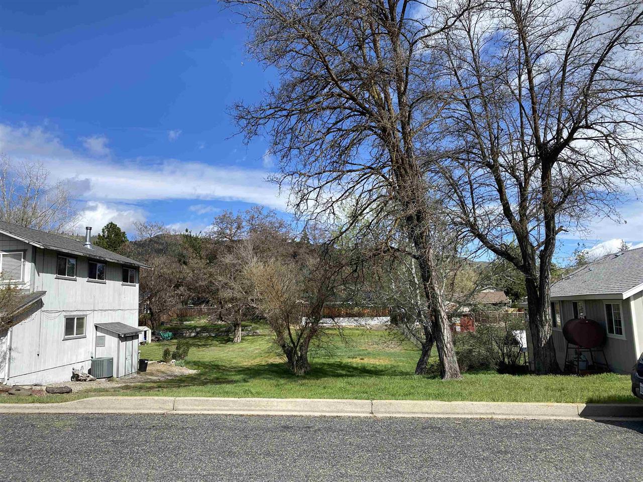 061-051-100 Lane St, Yreka