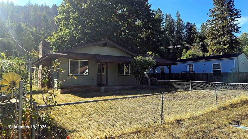 533 Live Oak Dr, Happy Camp