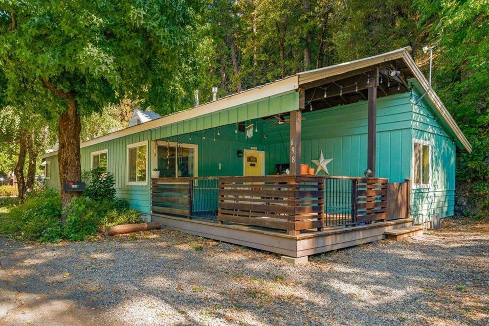 698 S First St., Dunsmuir