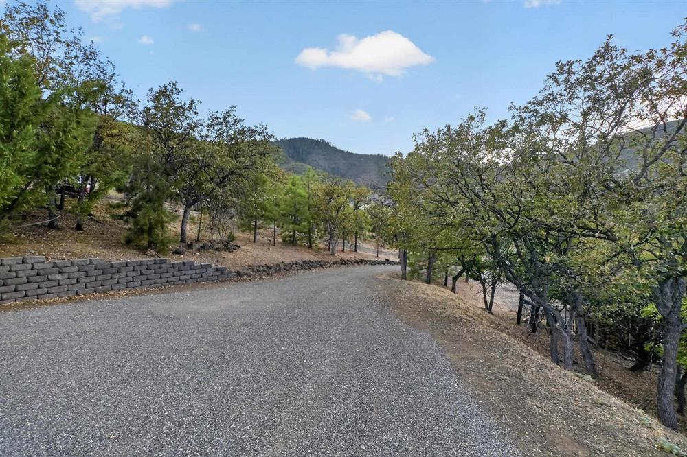 1522 Oak Valley Drive, Yreka