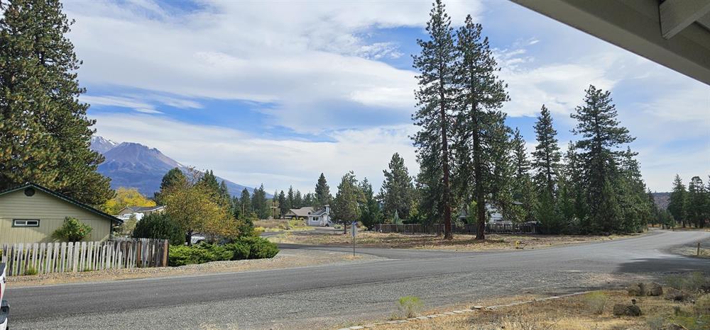 17835 Elk Trail, Weed