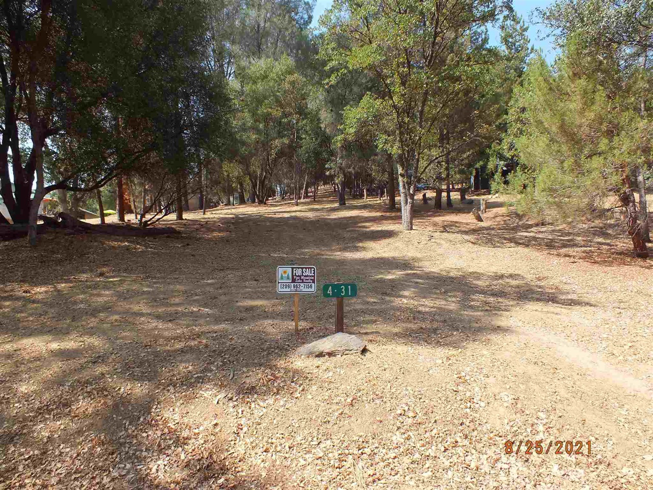 Groveland (A gateway to Yosemite)