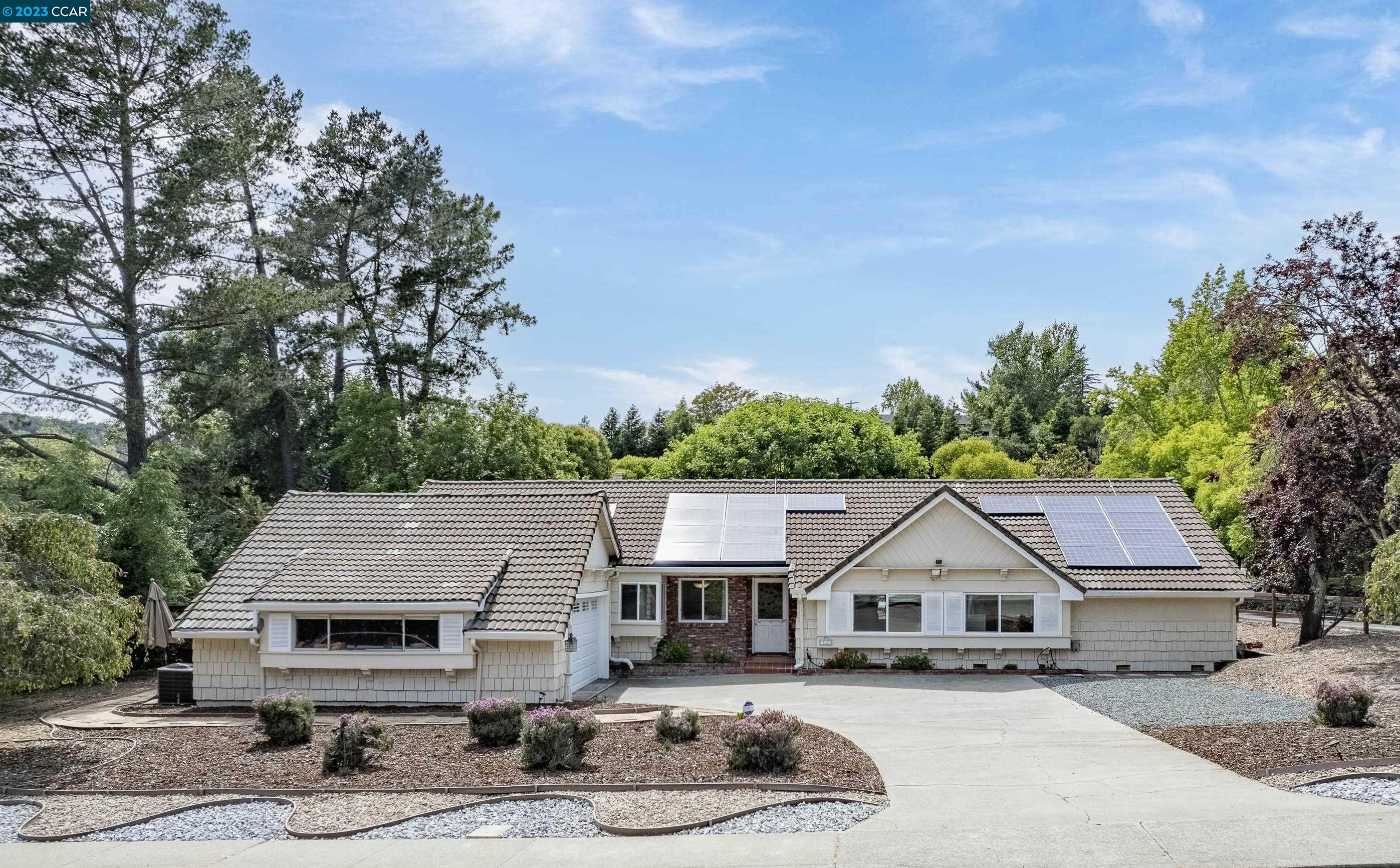 Front Image Thumbnail for CC41029955