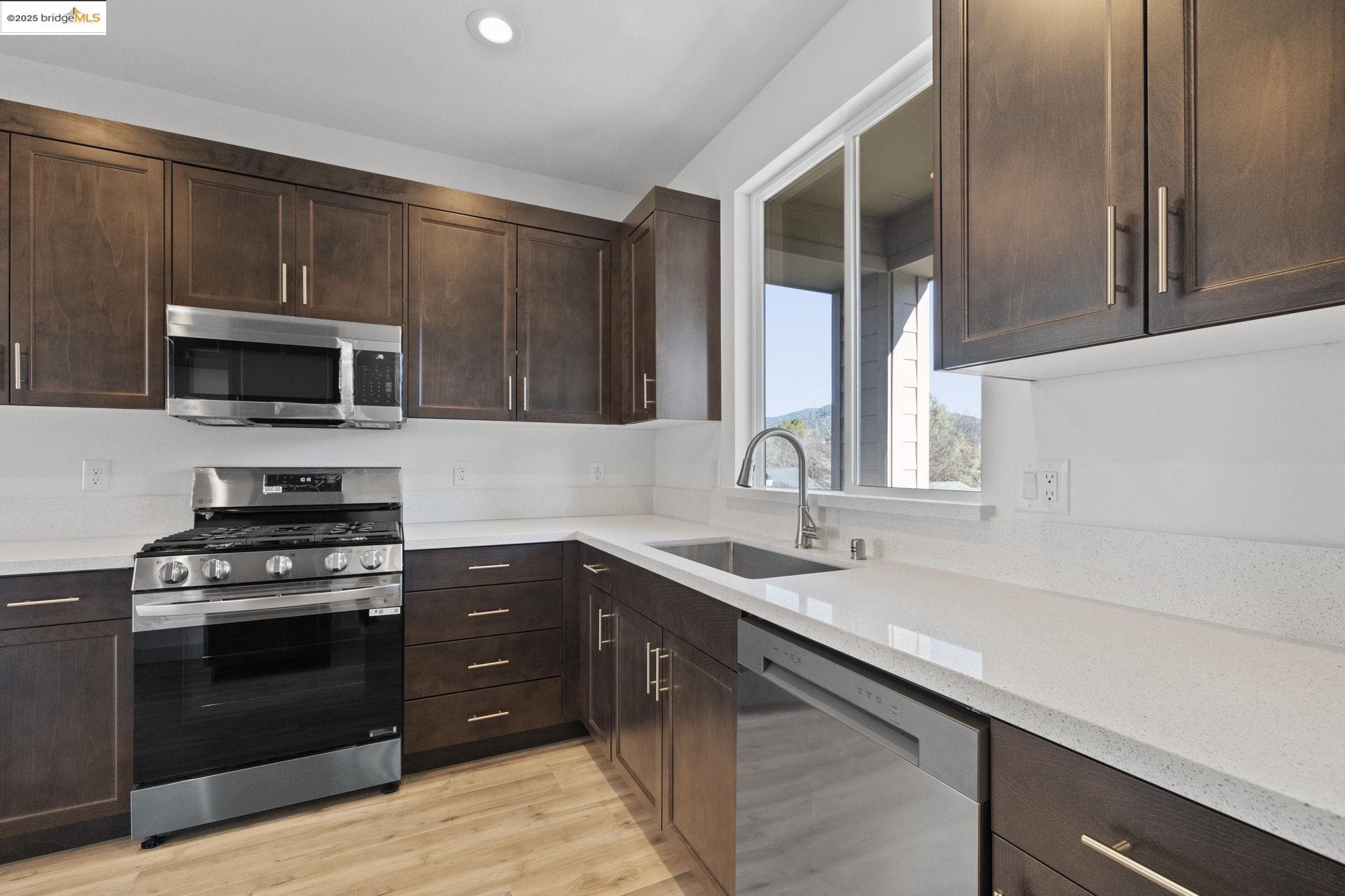 Detail Gallery Image 11 of 38 For 130 Cottage Ct, Sonora,  CA 95370 - 3 Beds | 2/1 Baths