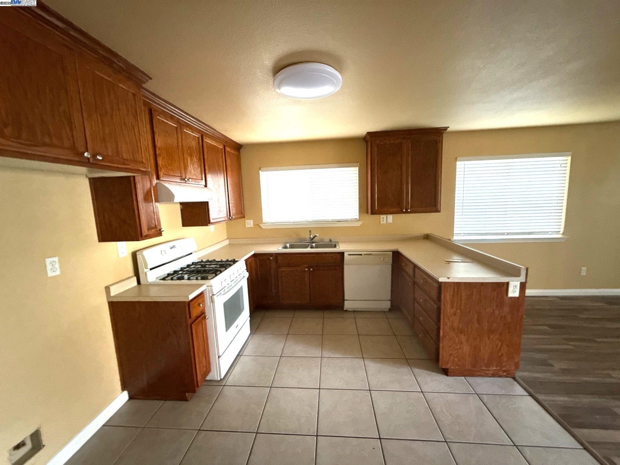 3135 Academy Way, Sacramento CA 95815 — photo 16