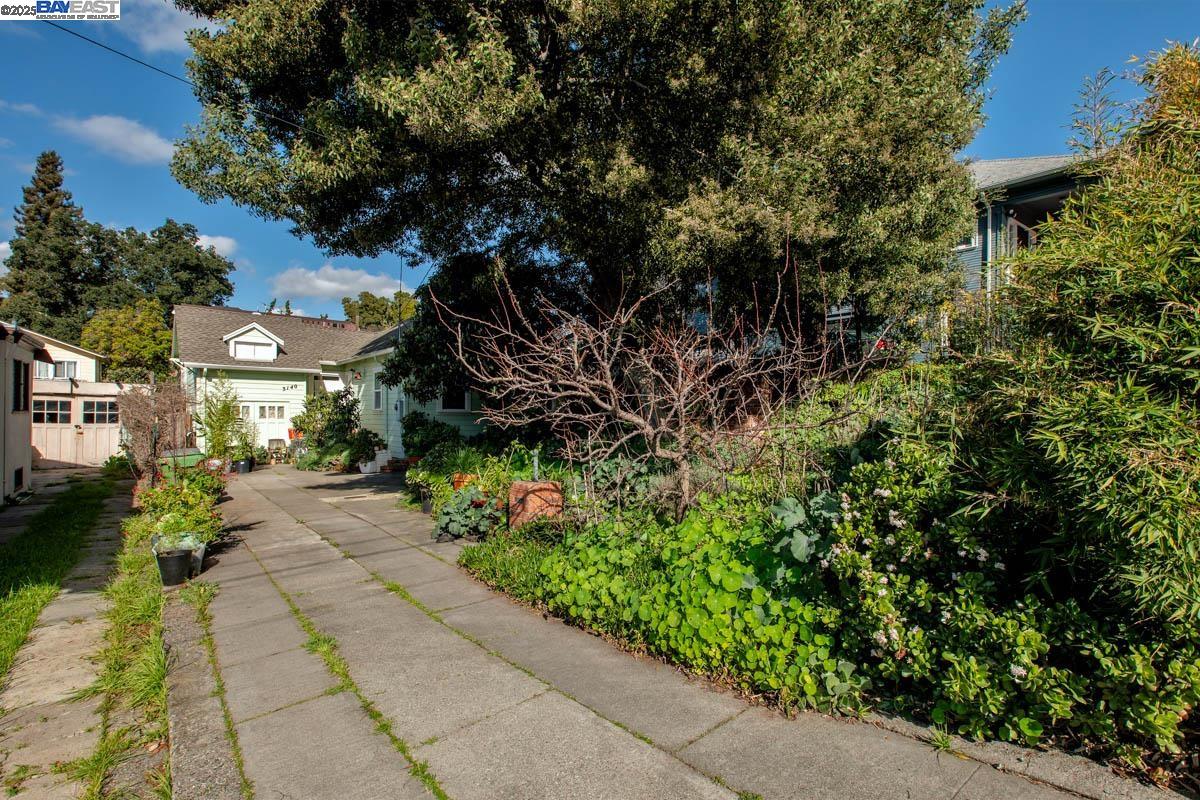 3140 E 27Th St, Oakland CA 94601 — photo 2