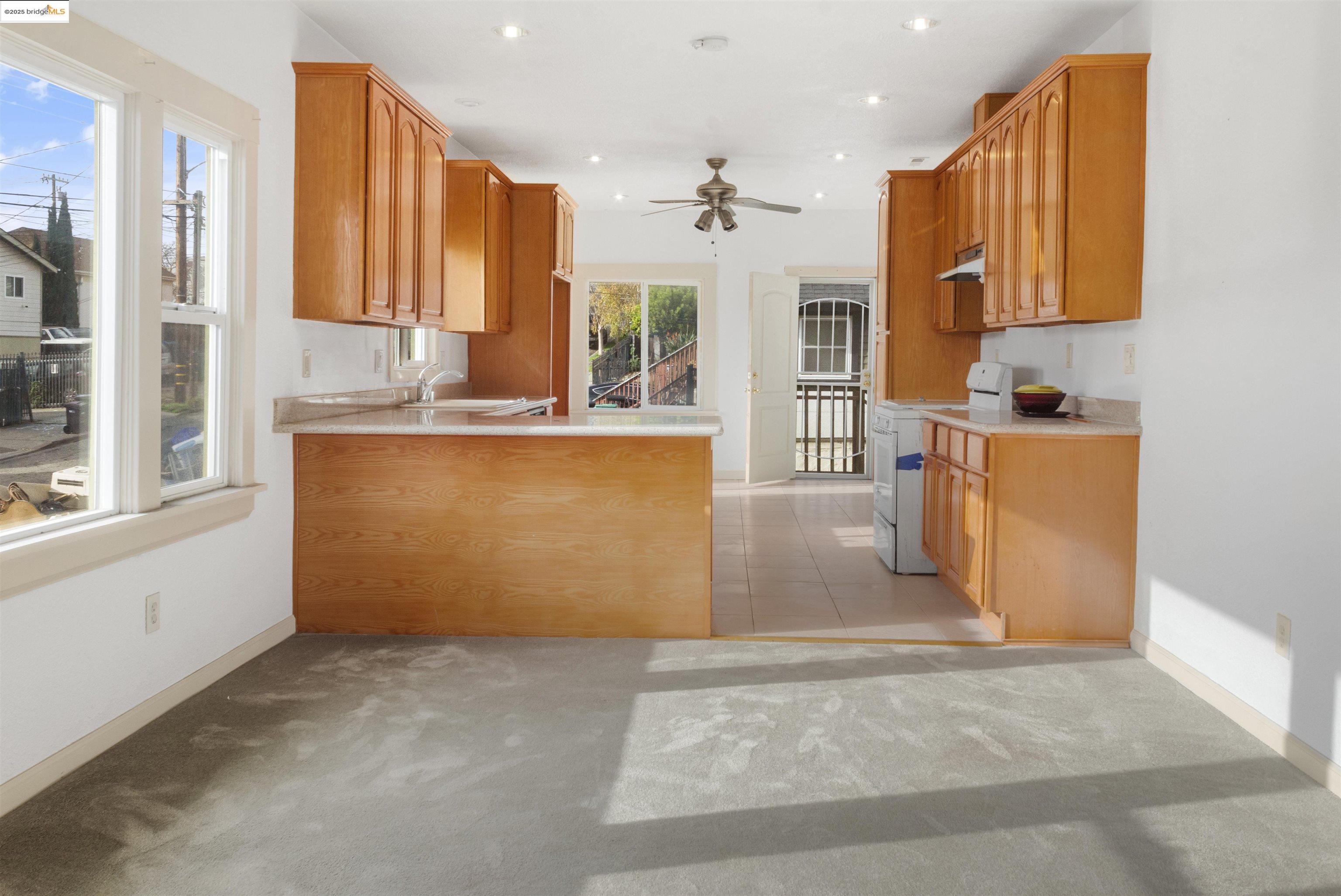 2301 12Th Ave, Oakland CA 94606 — photo 9