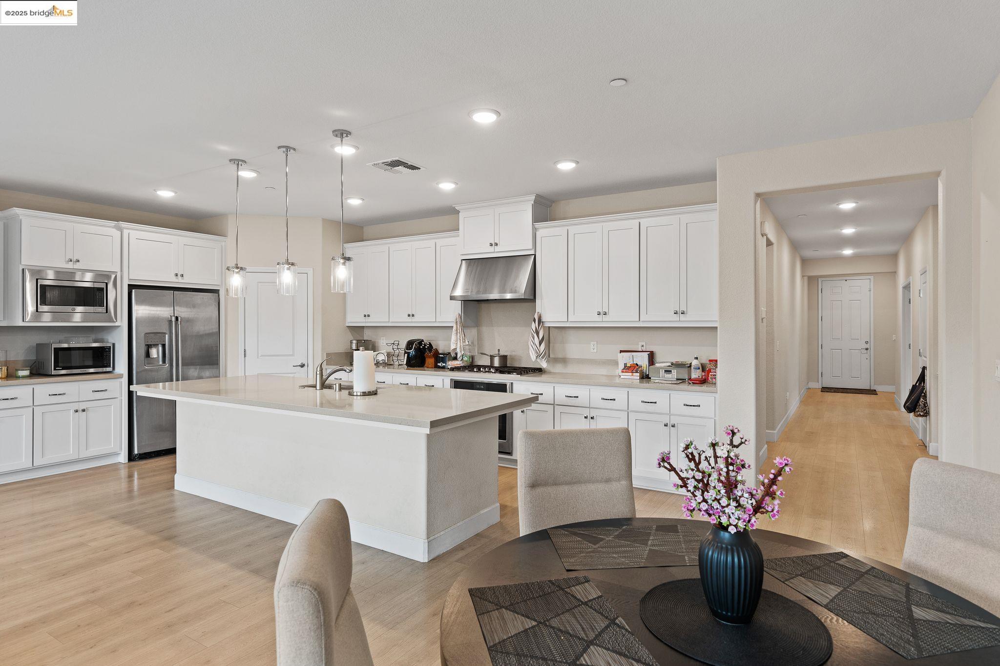 Front Image Thumbnail for EB41086055