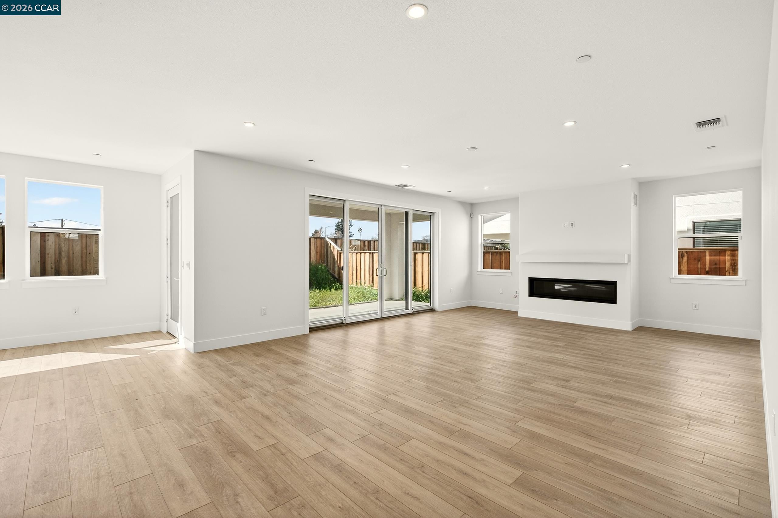 Detail Gallery Image 14 of 33 For 2298 Vandeleur Drive, Napa,  CA 94558 - 3 Beds | 3 Baths