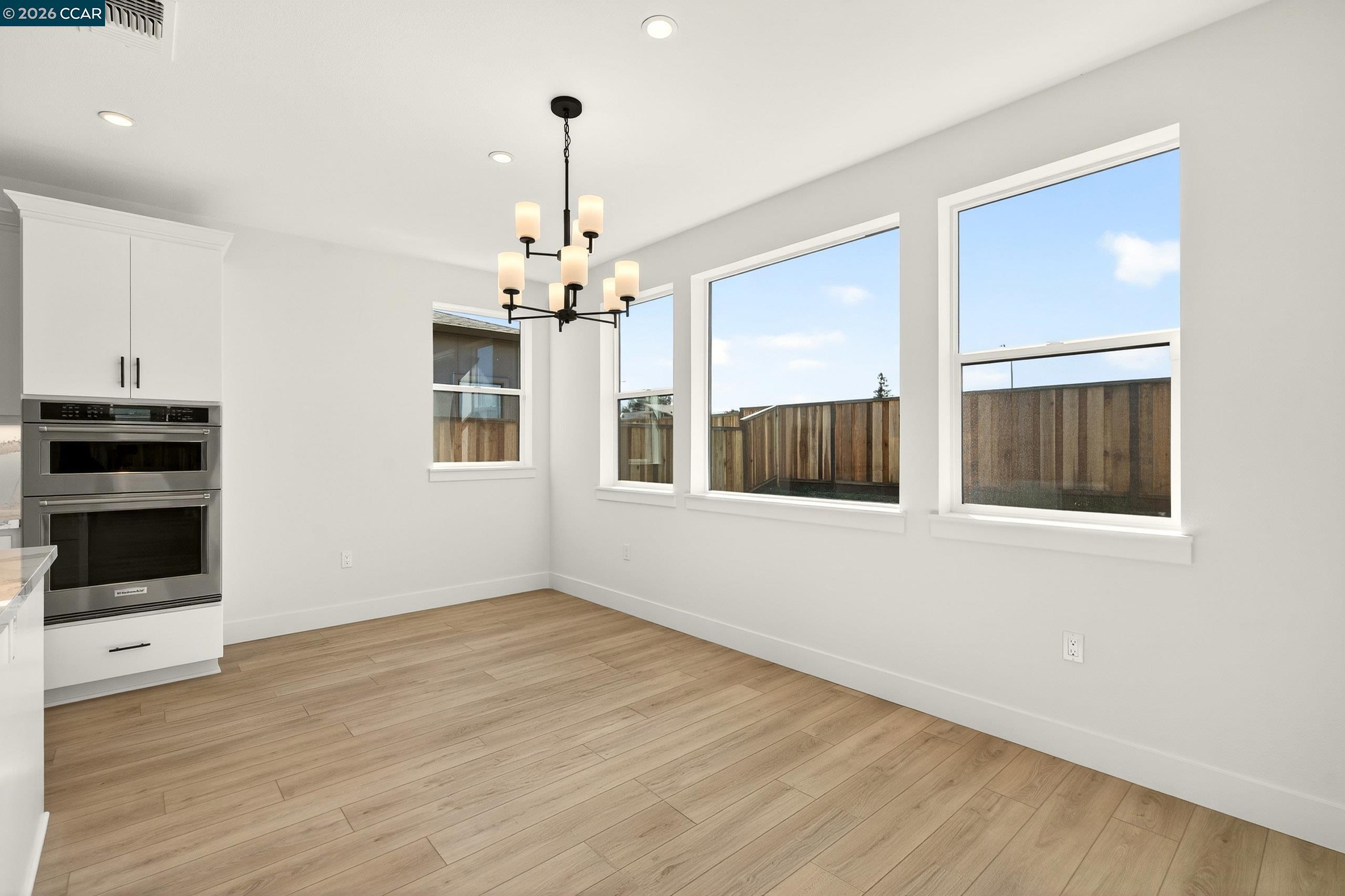 Detail Gallery Image 9 of 33 For 2298 Vandeleur Drive, Napa,  CA 94558 - 3 Beds | 3 Baths