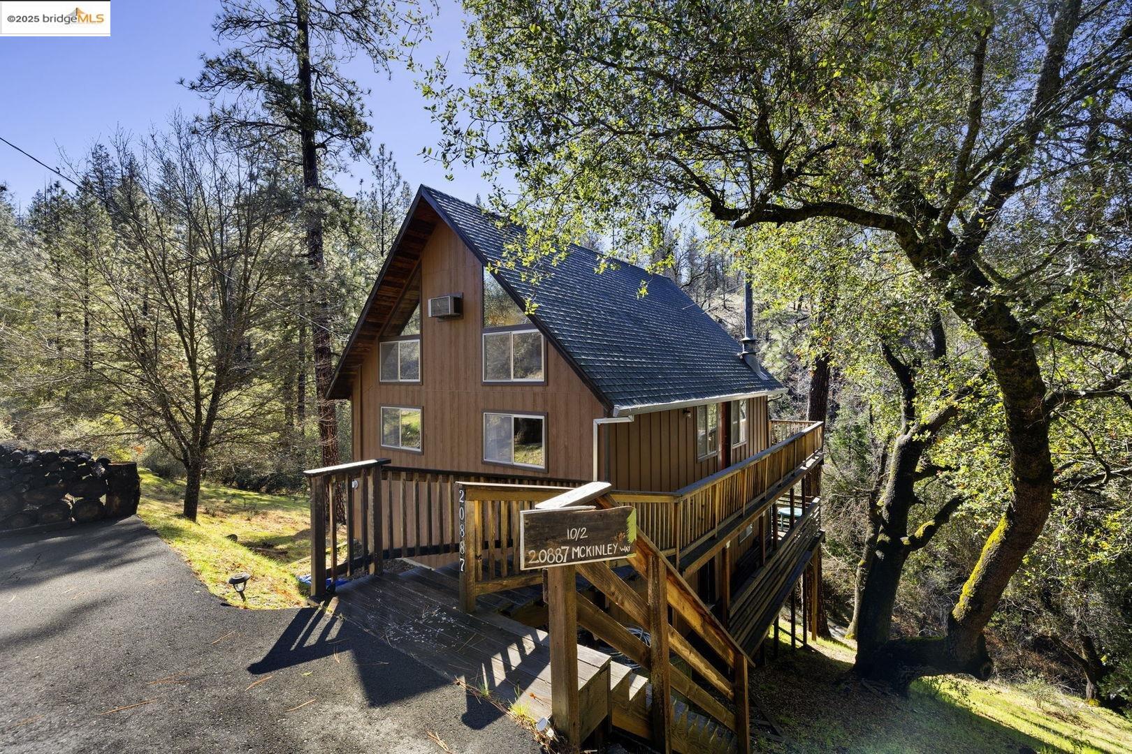 Groveland (A gateway to Yosemite)