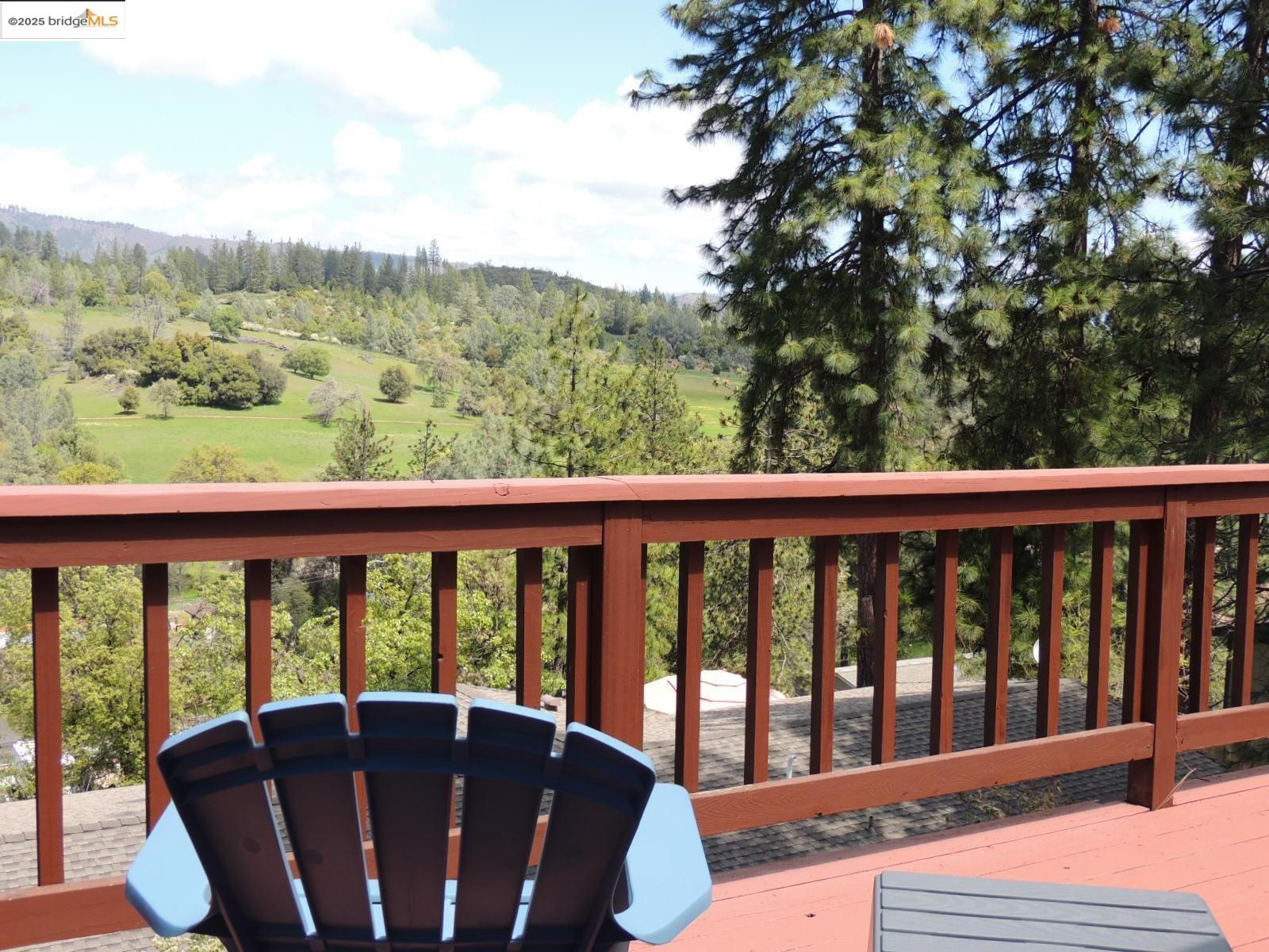 Groveland (A gateway to Yosemite)