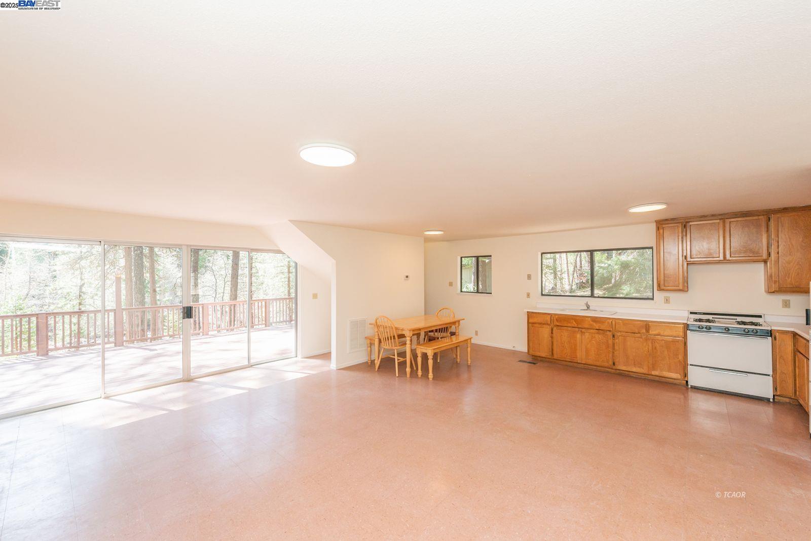 Detail Gallery Image 14 of 56 For 121 Mountain Aire Ln, Trinity Center,  CA 96091 - 2 Beds | 1 Baths