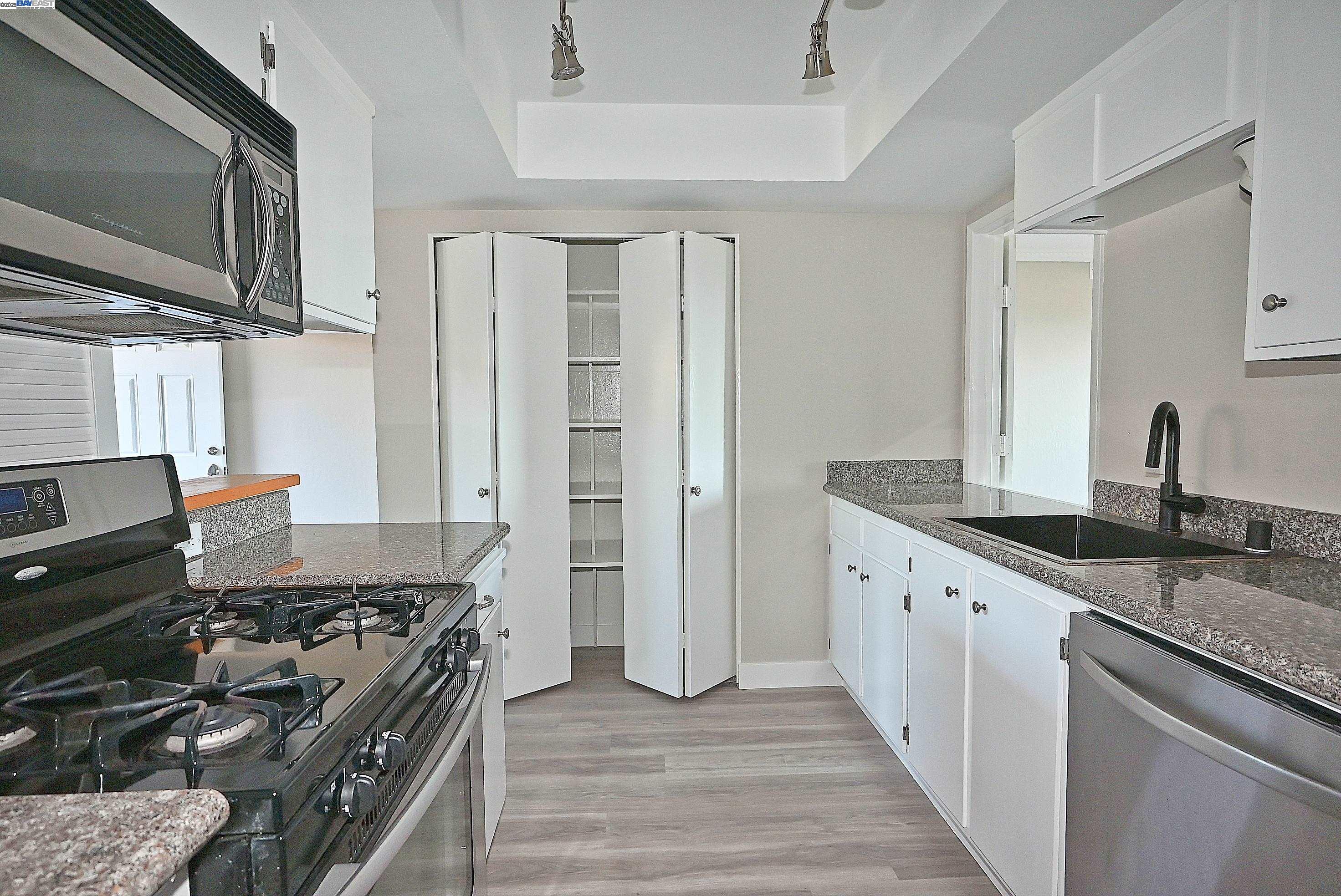 Photo #9: 41095177 Listing: Photo #9