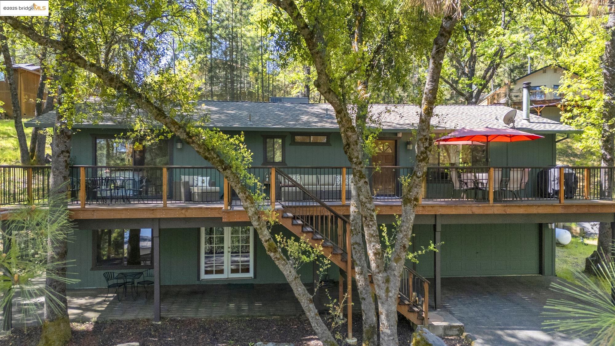 Groveland (A gateway to Yosemite)