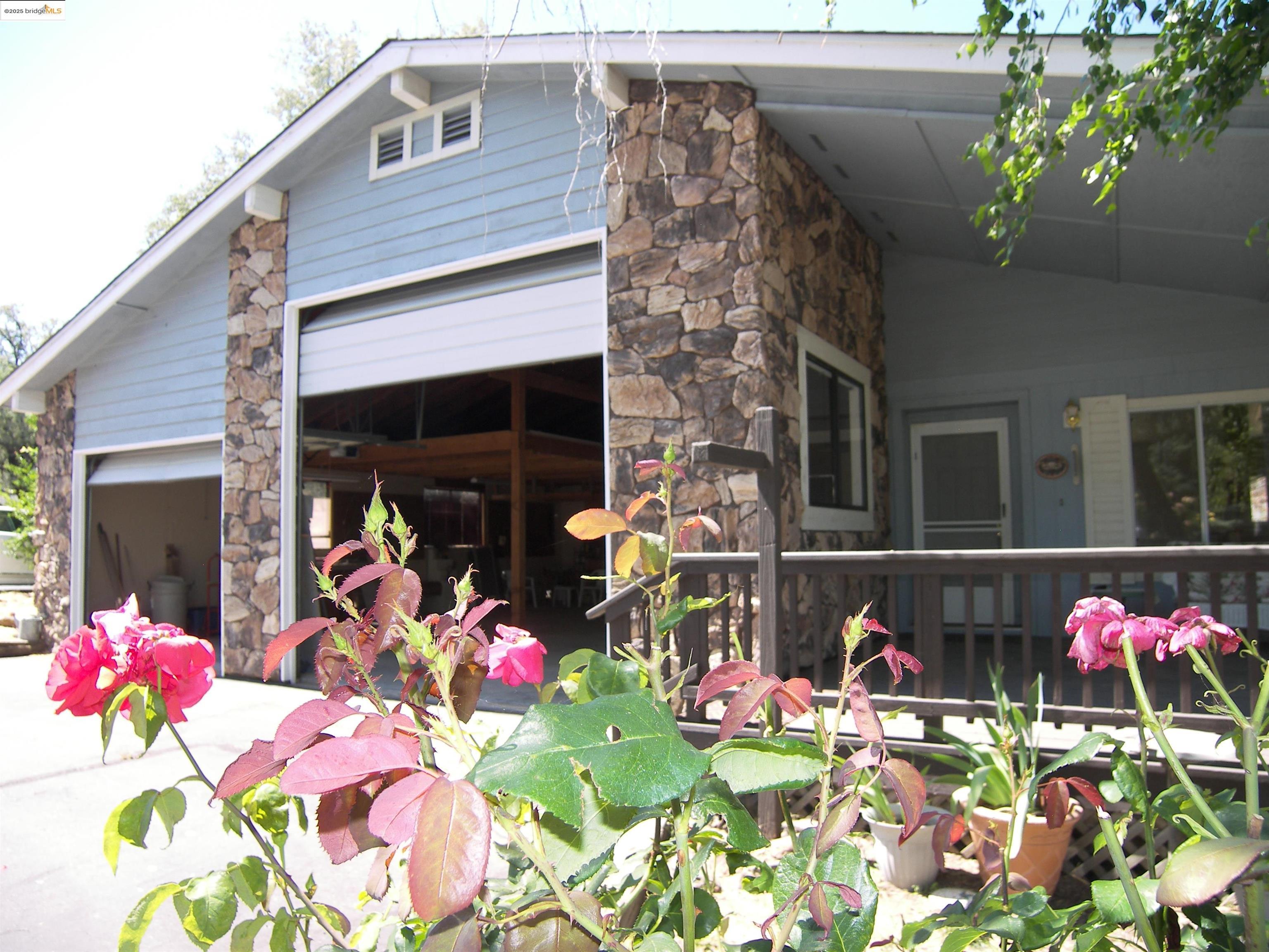 Groveland (A gateway to Yosemite)