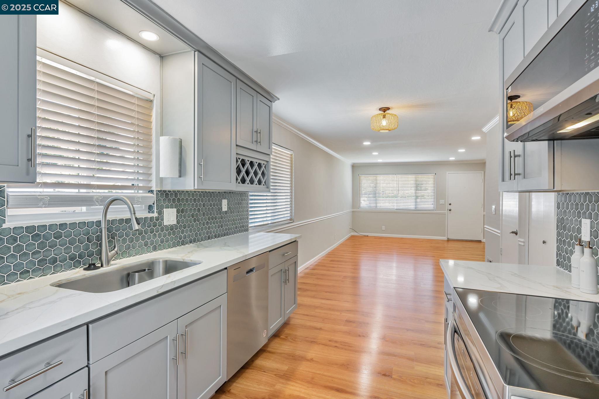 Front Image Thumbnail for CC41099661