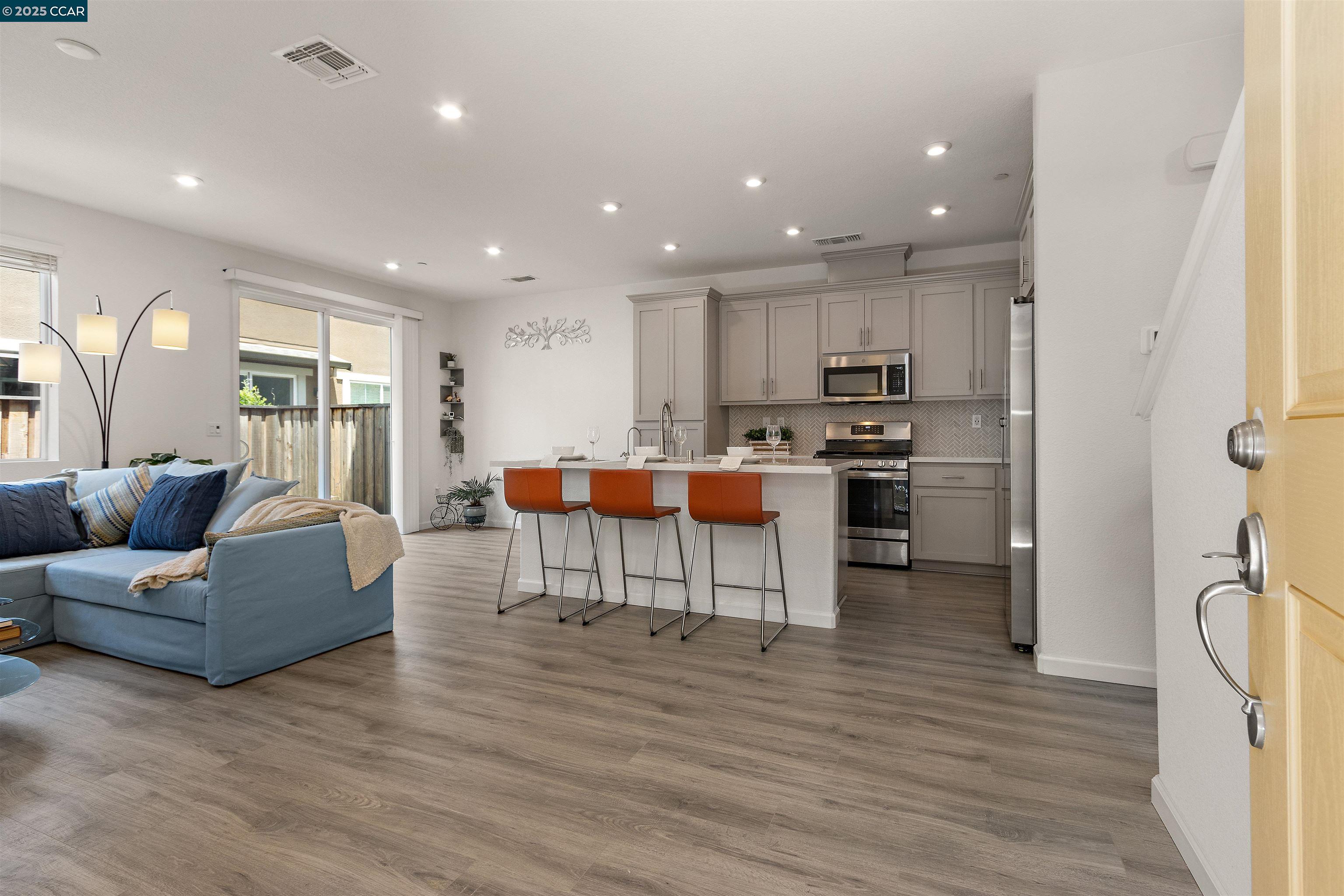 Front Image Thumbnail for CC41101287