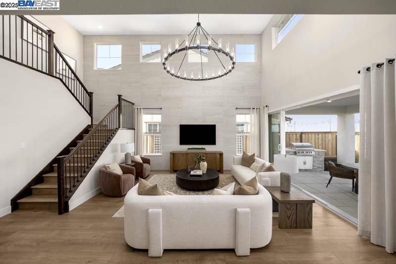 Detail Gallery Image 3 of 18 For 503 E Fiorino Street, Mountain House,  CA 95391 - 5 Beds | 3/1 Baths