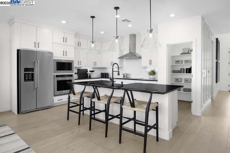 Detail Gallery Image 4 of 19 For 515 E Fiorino Street, Mountain House,  CA 95391 - 5 Beds | 3 Baths