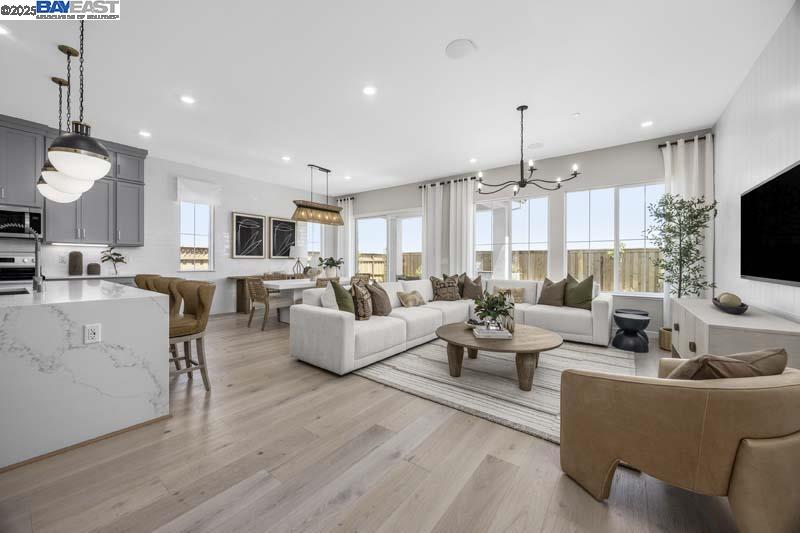 Detail Gallery Image 7 of 17 For 527 E Fiorino Street, Mountain House,  CA 95391 - 4 Beds | 3 Baths