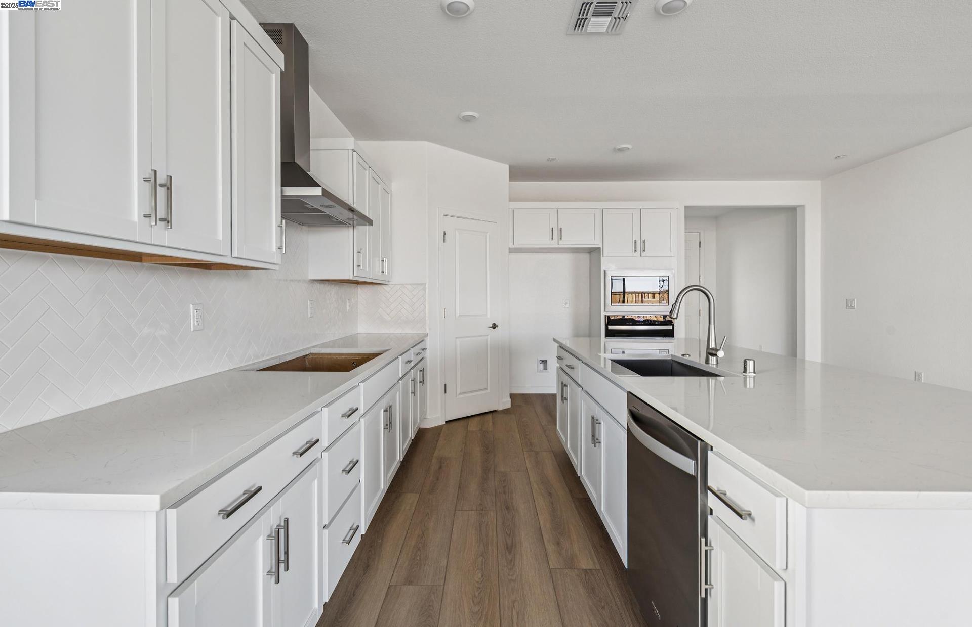 Detail Gallery Image 14 of 40 For 349 E Gobind Blvd, Mountain House,  CA 95391 - 5 Beds | 3/1 Baths