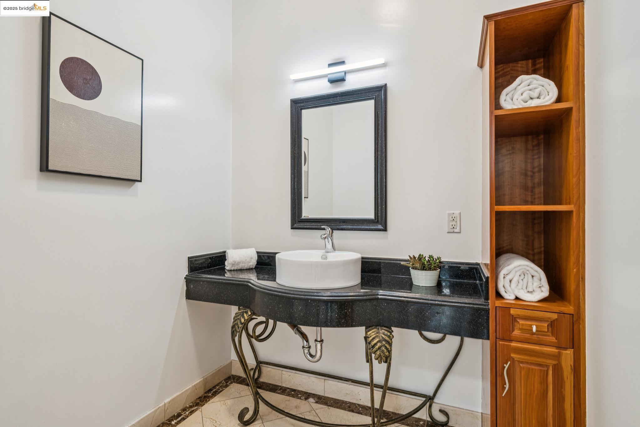 Detail Gallery Image 24 of 52 For 7723 Claremont Ave, Berkeley,  CA 94705 - 5 Beds | 3/1 Baths