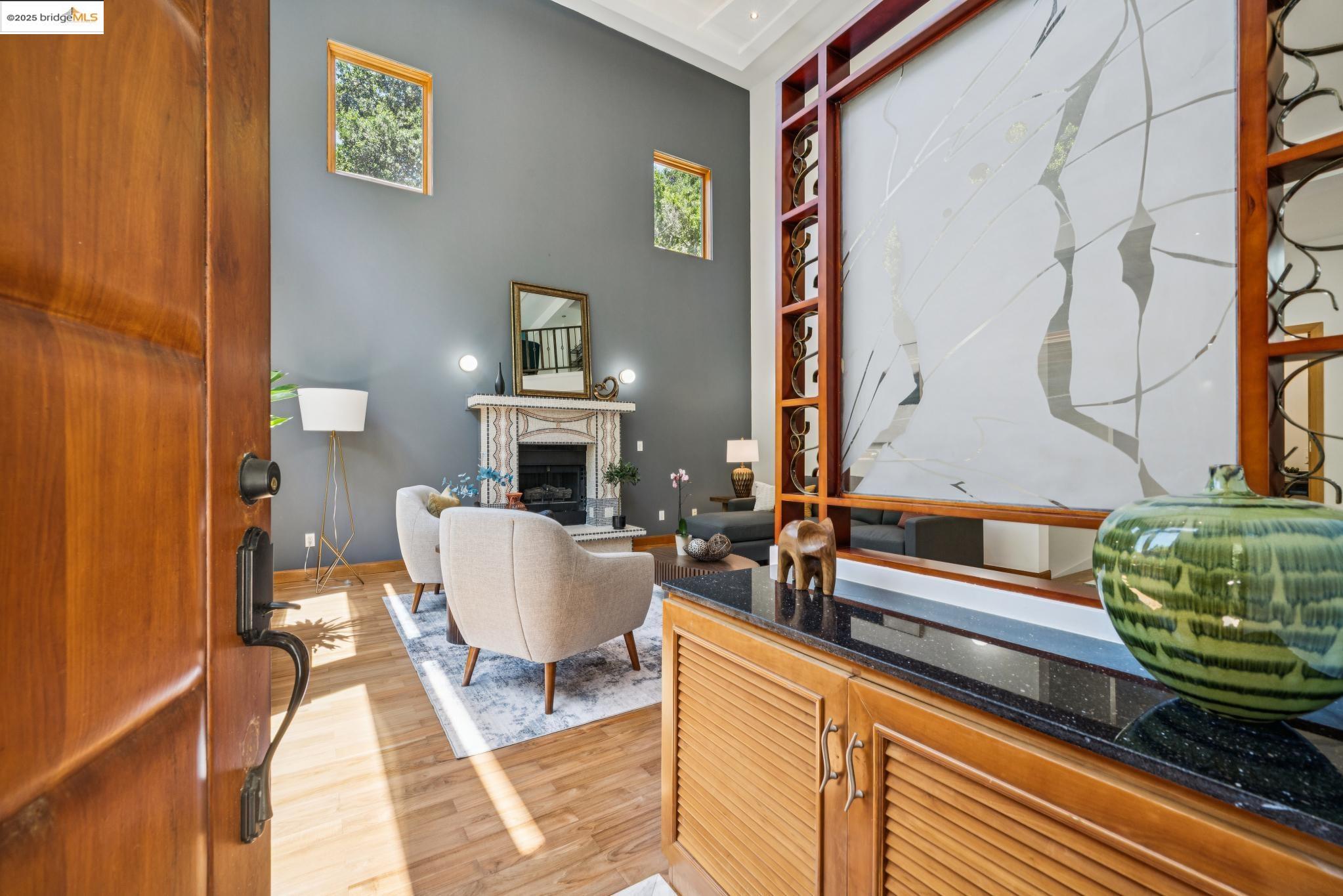 Detail Gallery Image 4 of 52 For 7723 Claremont Ave, Berkeley,  CA 94705 - 5 Beds | 3/1 Baths