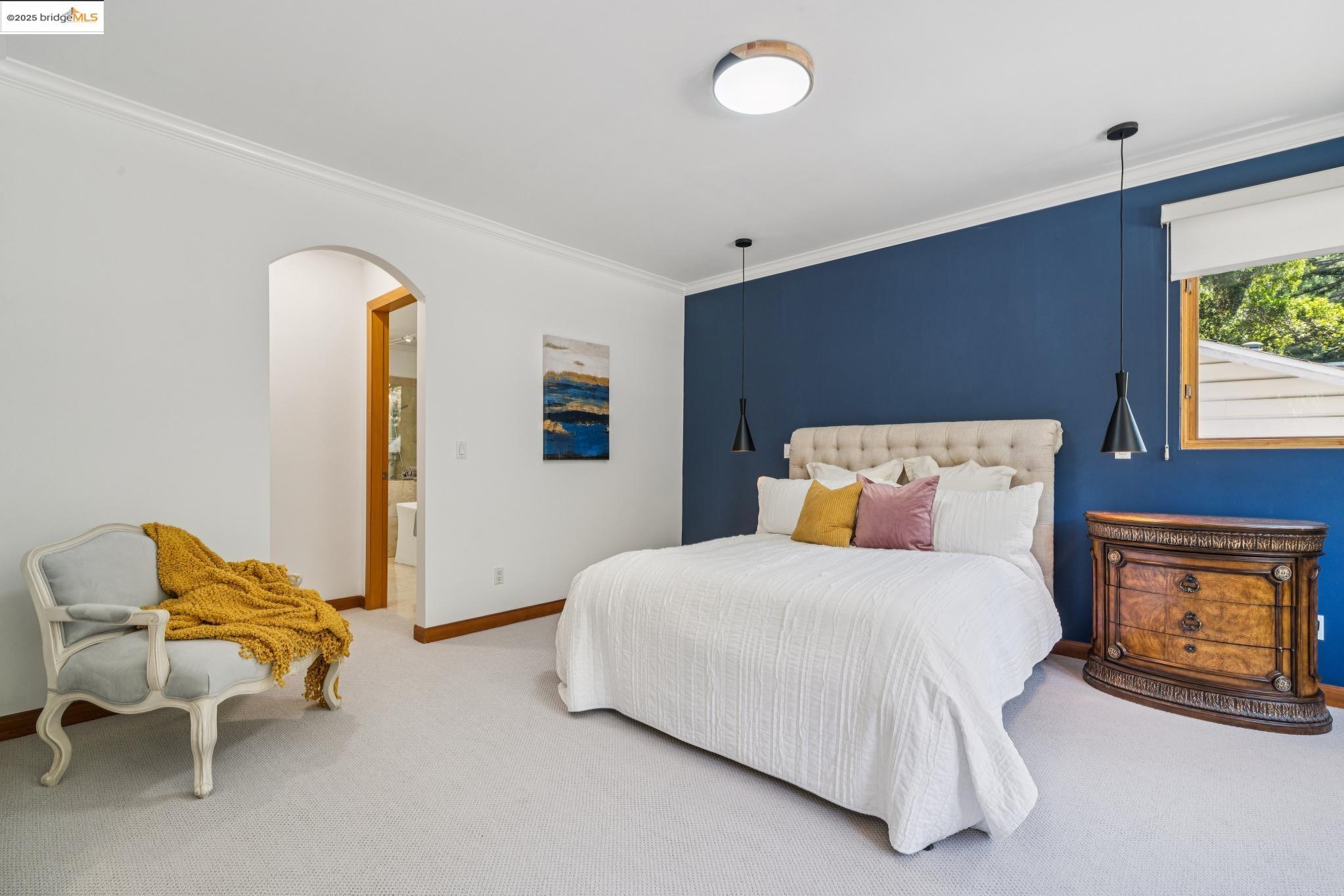 Detail Gallery Image 33 of 52 For 7723 Claremont Ave, Berkeley,  CA 94705 - 5 Beds | 3/1 Baths