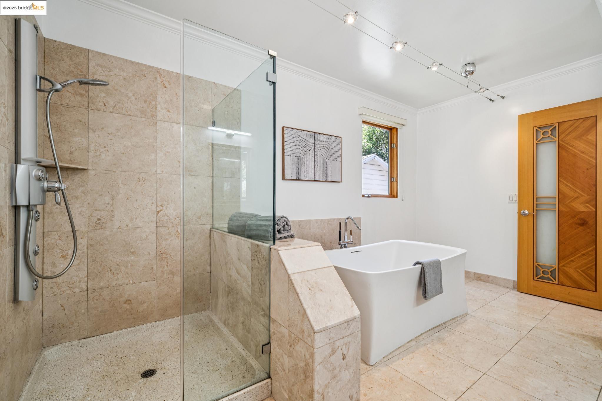 Detail Gallery Image 35 of 52 For 7723 Claremont Ave, Berkeley,  CA 94705 - 5 Beds | 3/1 Baths