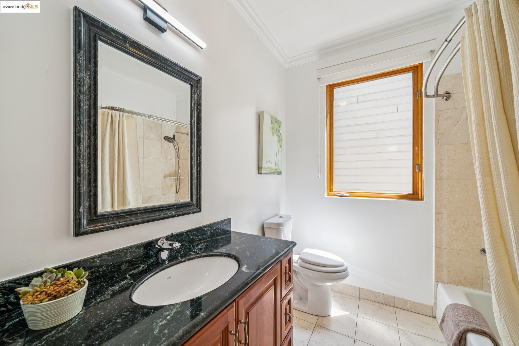 Detail Gallery Image 41 of 52 For 7723 Claremont Ave, Berkeley,  CA 94705 - 5 Beds | 3/1 Baths