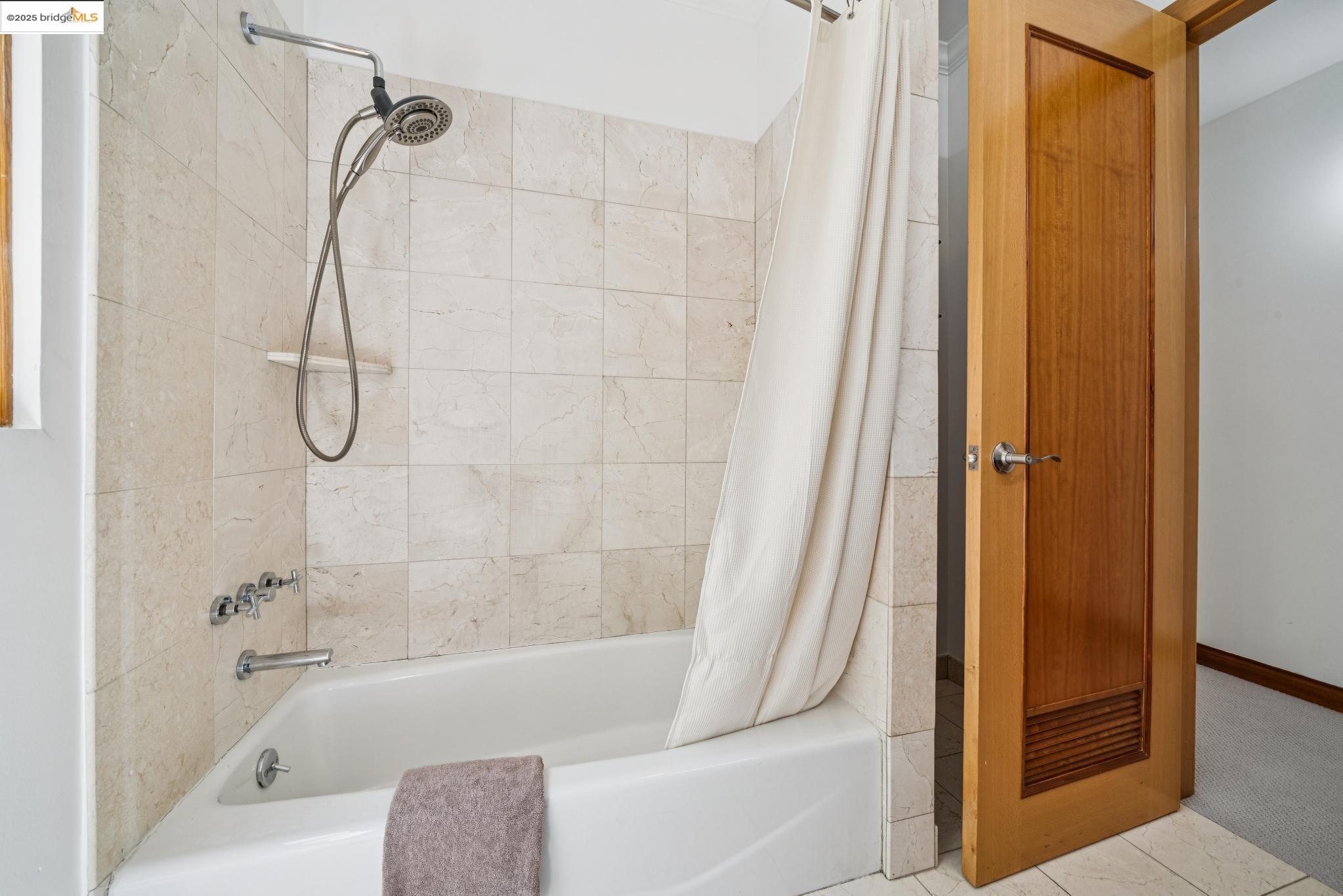 Detail Gallery Image 42 of 52 For 7723 Claremont Ave, Berkeley,  CA 94705 - 5 Beds | 3/1 Baths