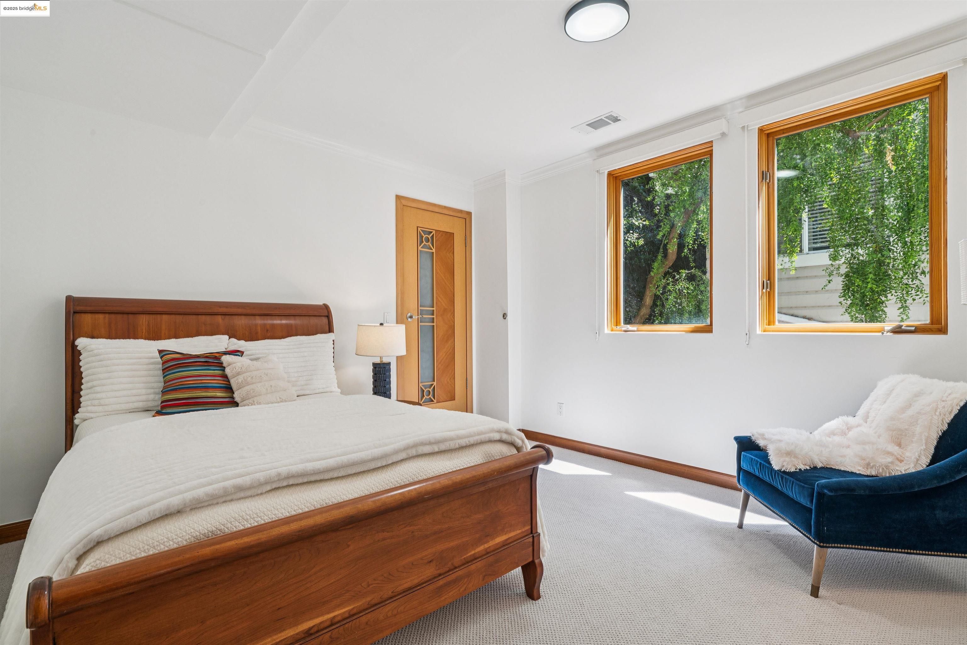 Detail Gallery Image 43 of 52 For 7723 Claremont Ave, Berkeley,  CA 94705 - 5 Beds | 3/1 Baths