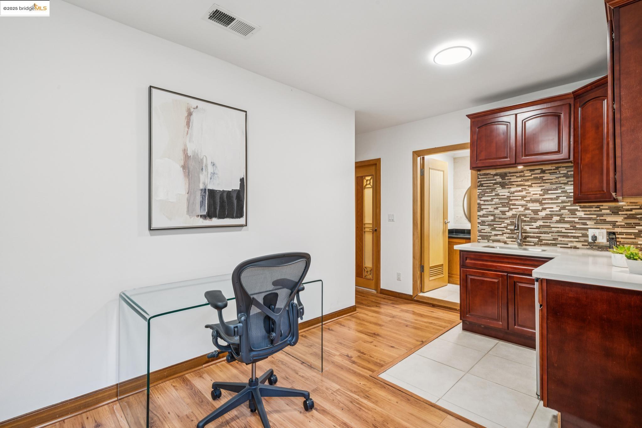 Detail Gallery Image 49 of 52 For 7723 Claremont Ave, Berkeley,  CA 94705 - 5 Beds | 3/1 Baths