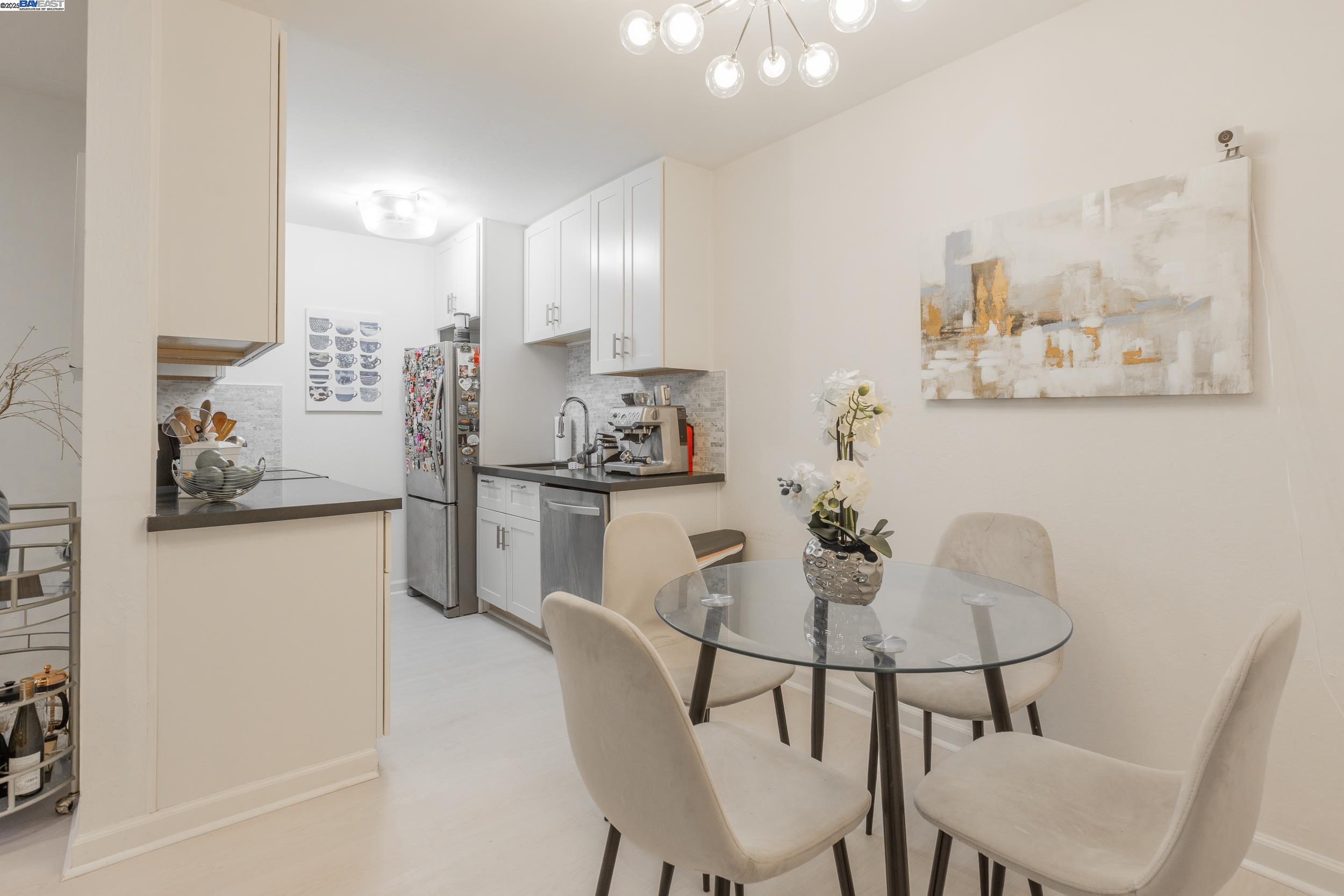 Detail Gallery Image 4 of 19 For 408 Boardwalk Ave #1,  San Bruno,  CA 94066 - 1 Beds | 1 Baths