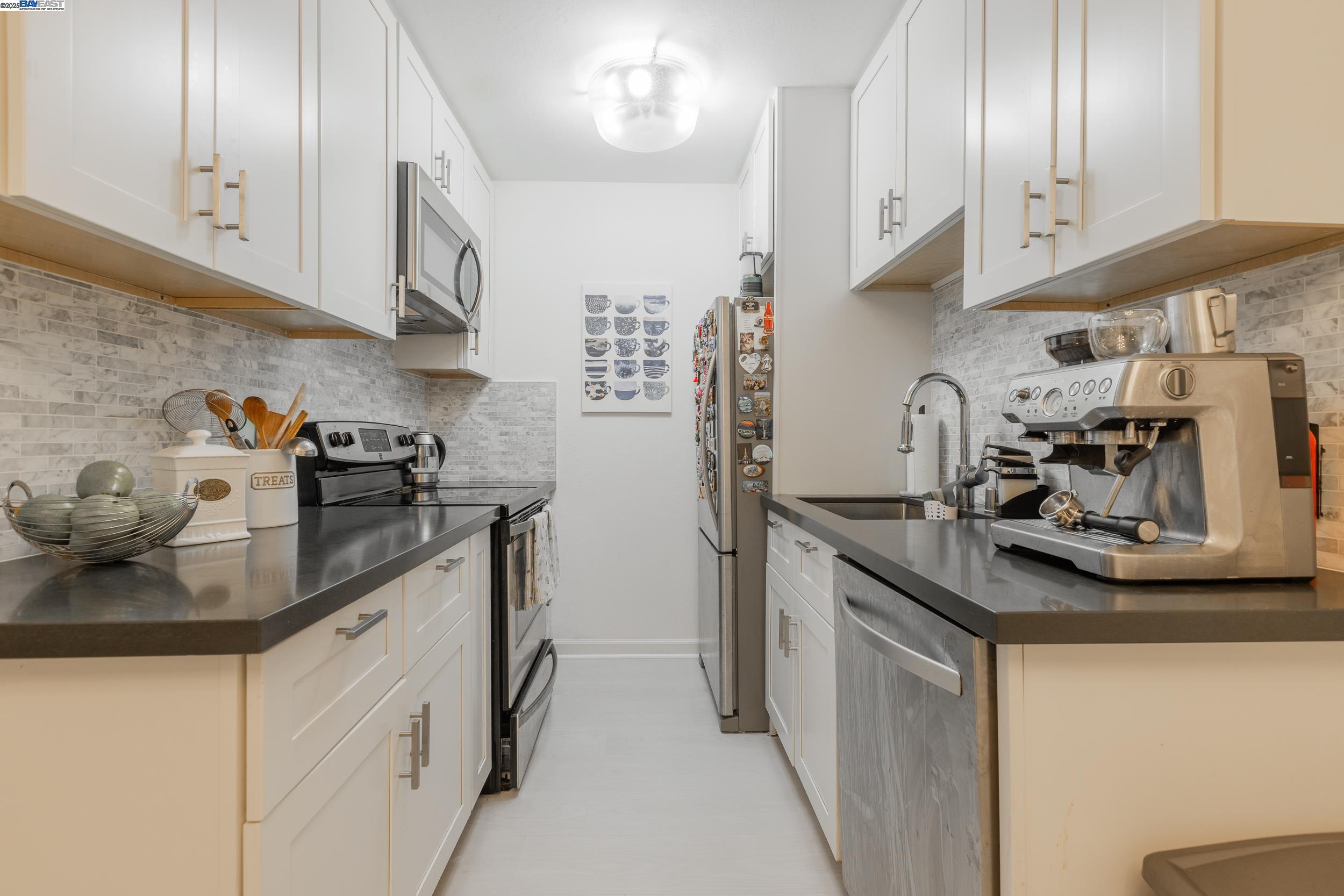 Detail Gallery Image 5 of 19 For 408 Boardwalk Ave #1,  San Bruno,  CA 94066 - 1 Beds | 1 Baths