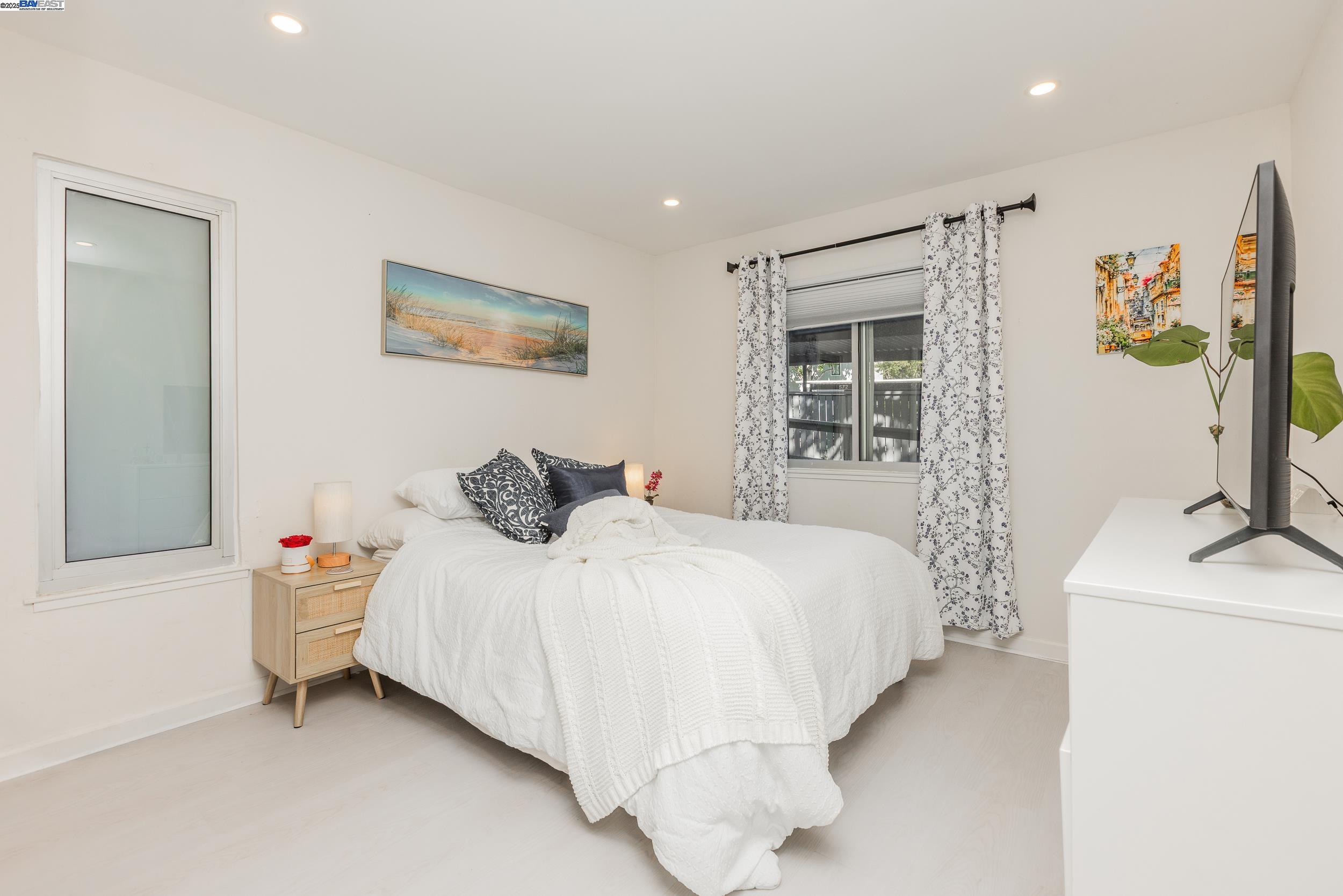 Detail Gallery Image 7 of 19 For 408 Boardwalk Ave #1,  San Bruno,  CA 94066 - 1 Beds | 1 Baths