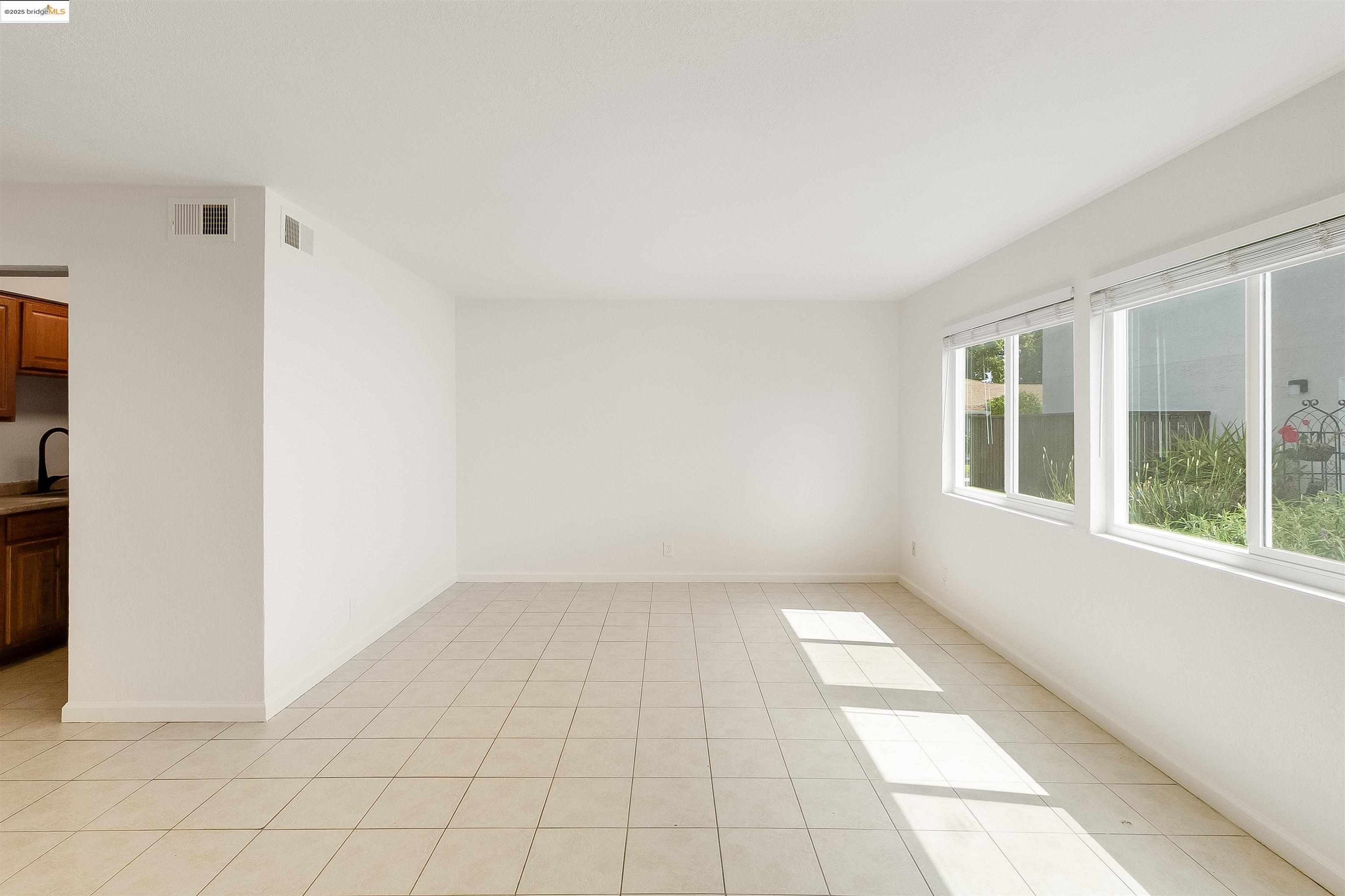 Photo #11: 41103961 Listing: Photo #11