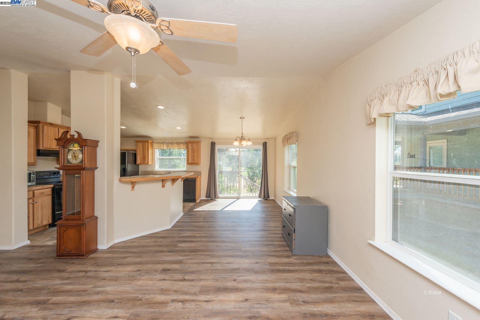 Detail Gallery Image 9 of 53 For 38500 State Highway 299, Junction City,  CA 96048 - 3 Beds | 2 Baths