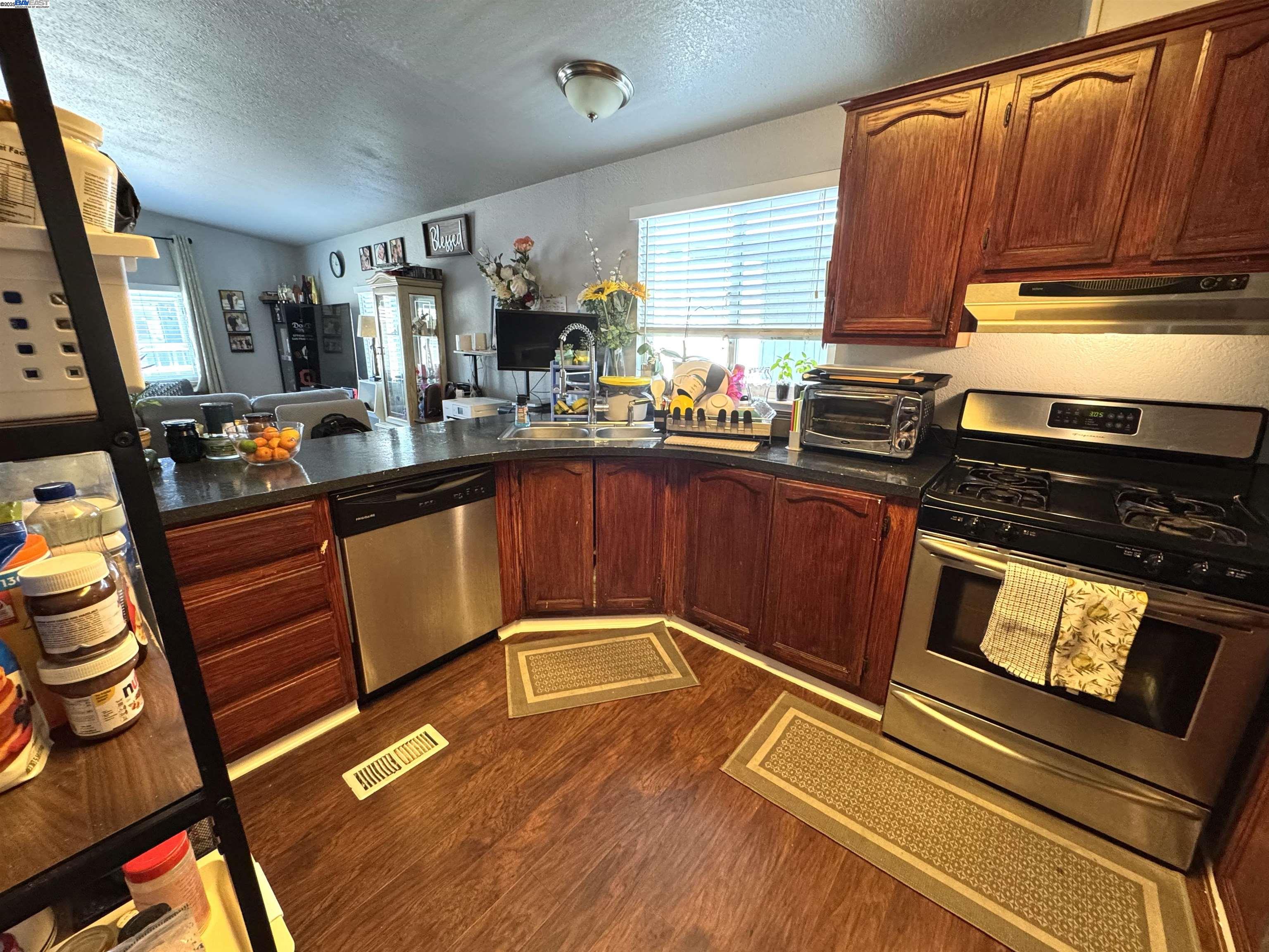 Detail Gallery Image 5 of 16 For 600 E Weddell Dr. #71,  Sunnyvale,  CA 94089 - 3 Beds | 2 Baths