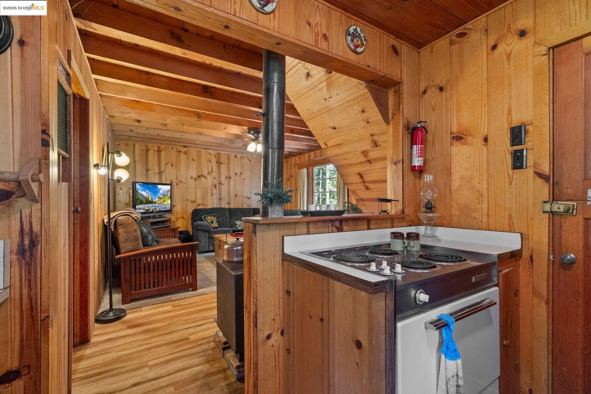 Detail Gallery Image 12 of 44 For 22742 Conifer Court, Long Barn,  CA 95335 - 1 Beds | 1 Baths