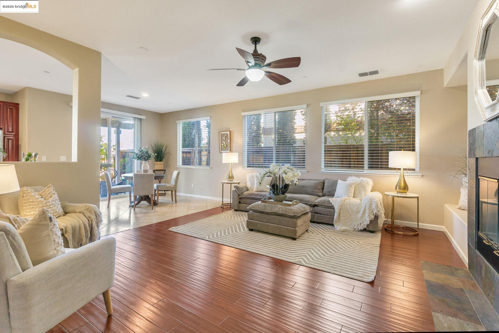 Front Image Thumbnail for EB41105200