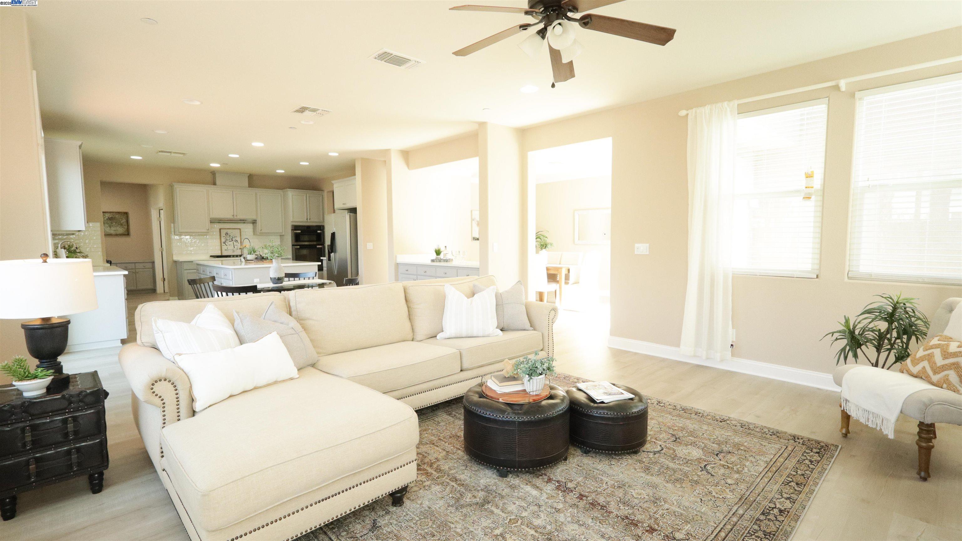 Detail Gallery Image 10 of 40 For 967 Dainty Ave, Brentwood,  CA 94513 - 6 Beds | 4 Baths