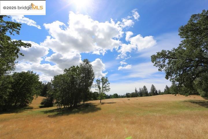 Groveland (A gateway to Yosemite)