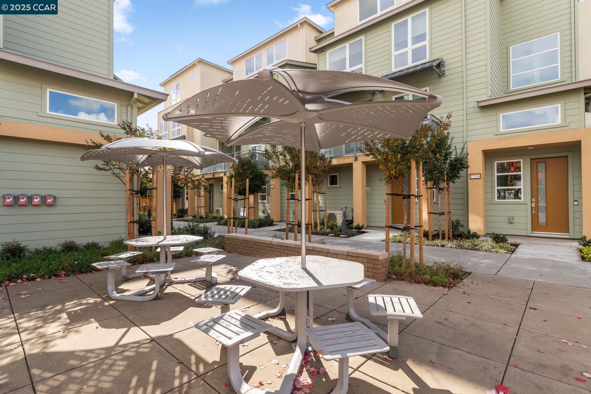 Detail Gallery Image 2 of 25 For 27263 Lumina Ct, Hayward,  CA 94544 - 3 Beds | 2/1 Baths