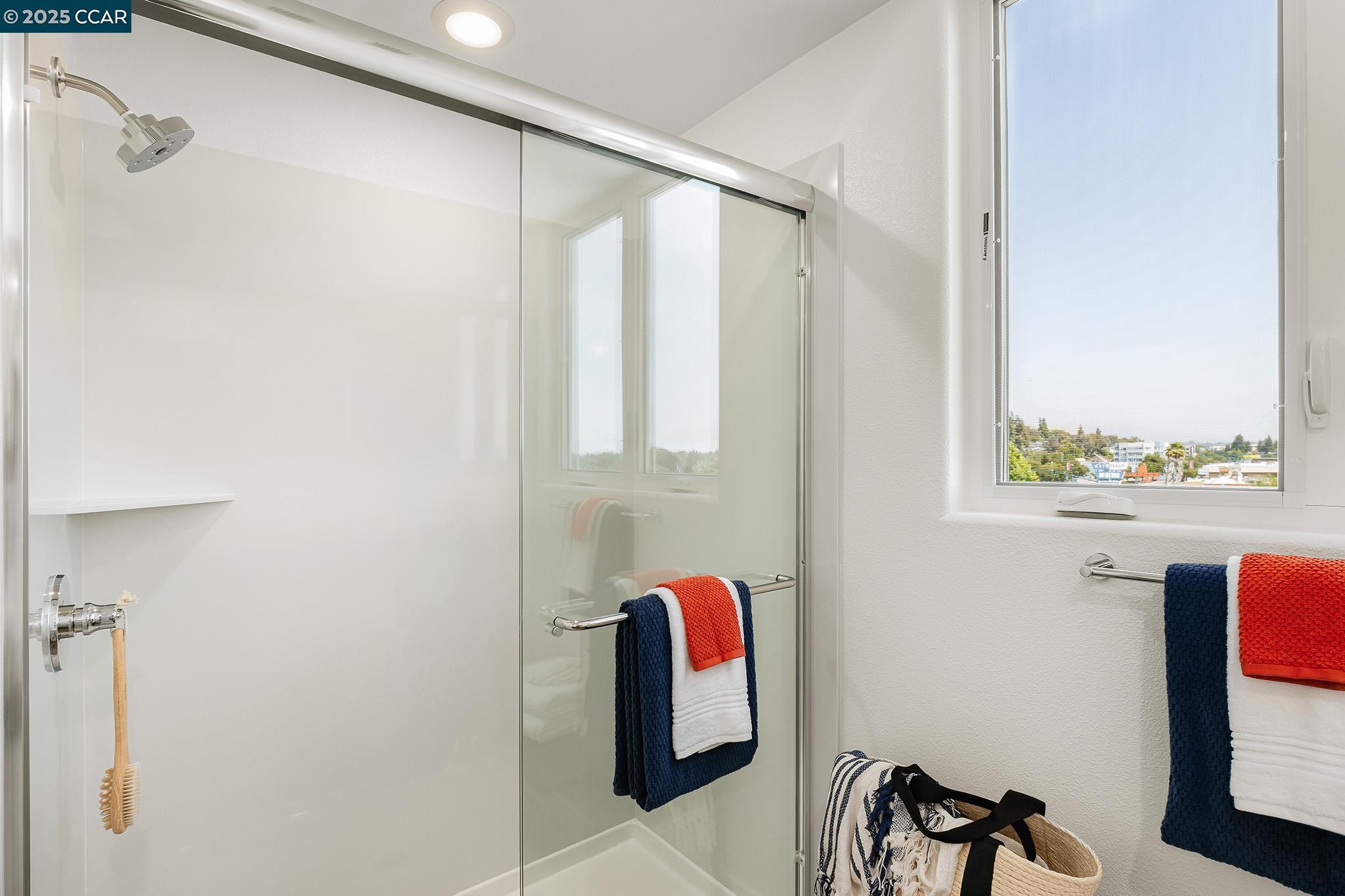 Detail Gallery Image 15 of 25 For 27263 Lumina Ct, Hayward,  CA 94544 - 3 Beds | 2/1 Baths