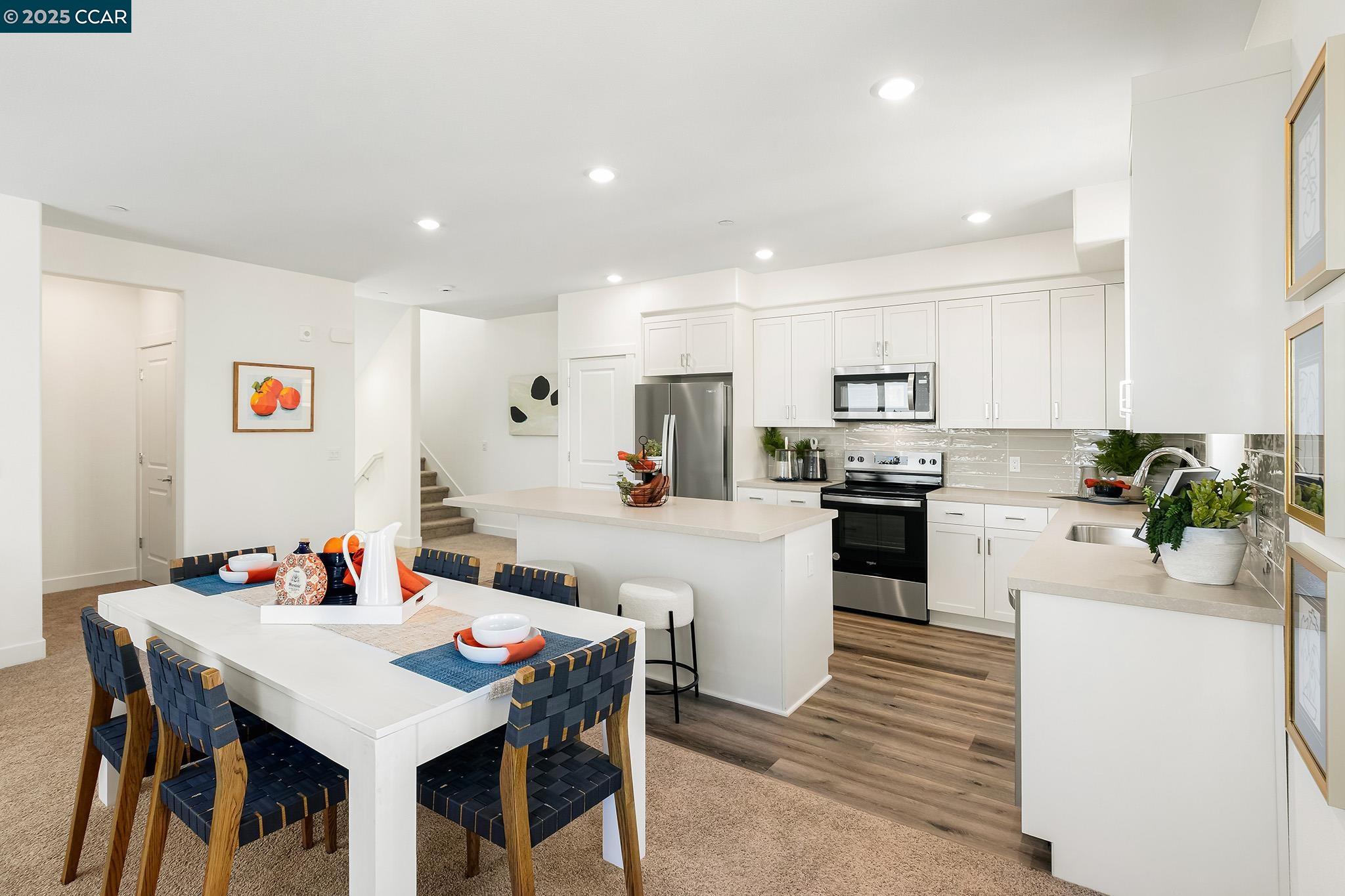 Detail Gallery Image 4 of 25 For 27263 Lumina Ct, Hayward,  CA 94544 - 3 Beds | 2/1 Baths