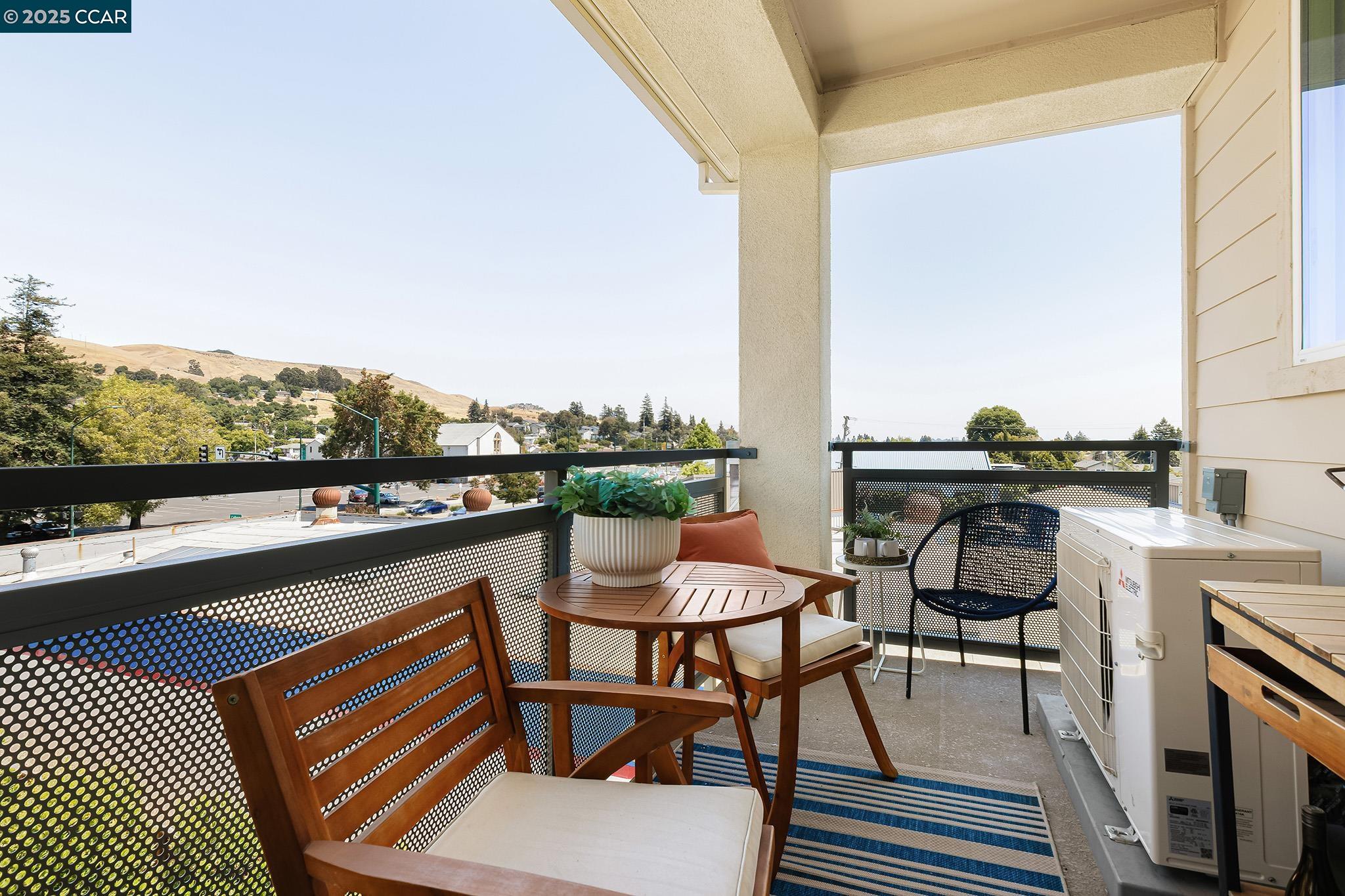 Detail Gallery Image 7 of 25 For 27263 Lumina Ct, Hayward,  CA 94544 - 3 Beds | 2/1 Baths