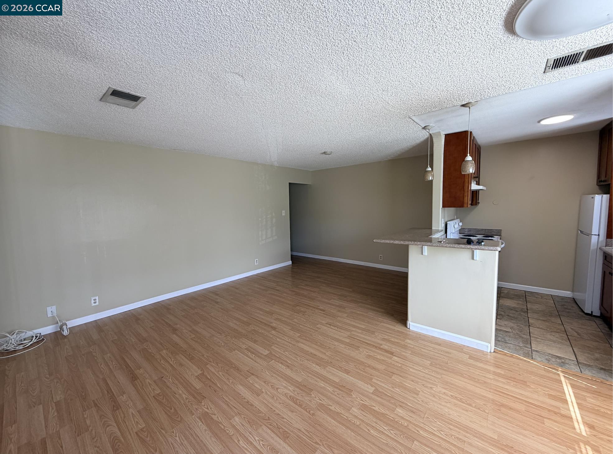 Photo #3: 41107463 Listing: Photo #3