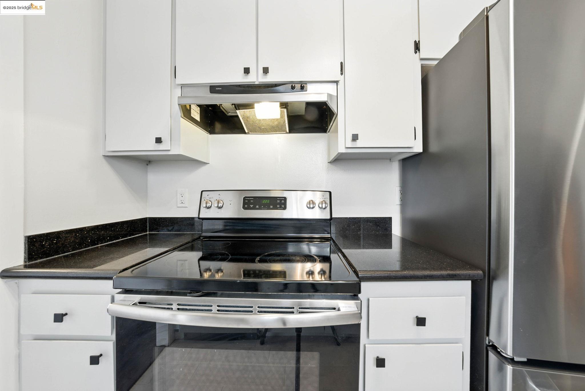 Photo #4: 41107623 Listing: Photo #4